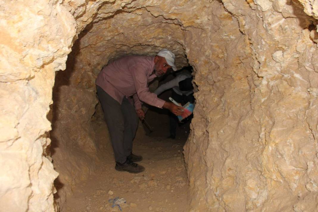 Kaçak kazı yaparken öyle bir şeye denk geldiler ki az kalsın çarpılıyorlardı! Yetkililer, iş üstündeyken yakaladı 2